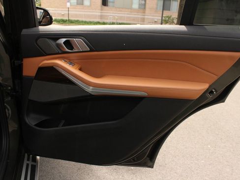 Used 2020 BMW X7 xDrive40i w/ Premium Package image 25