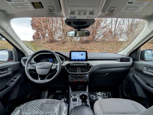 Used 2022 Ford Escape SE w/ SE Sport Appearance Package image 13