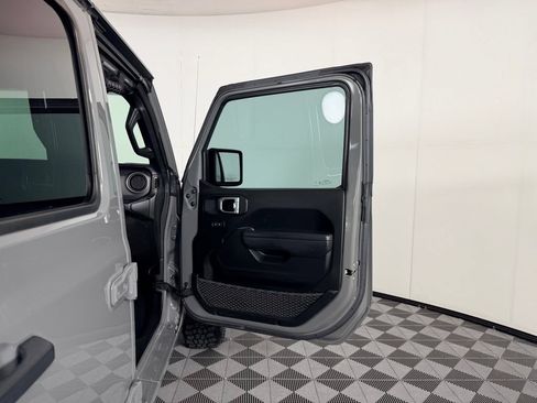 Used 2023 Jeep Gladiator Sport AWD/4WD image 32