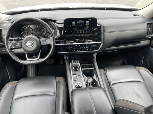 Certified 2024 Nissan Pathfinder SL AWD/4WD image 12