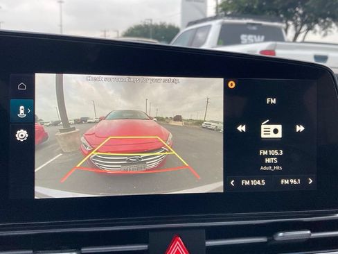 Used 2025 Hyundai Elantra Limited FWD image 27