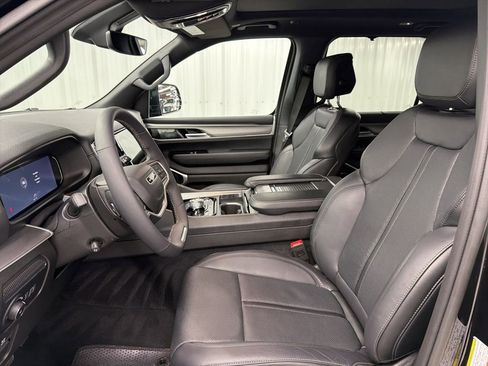 New 2025 Jeep Wagoneer Series II w/ Convenience Group I AWD/4WD image 17