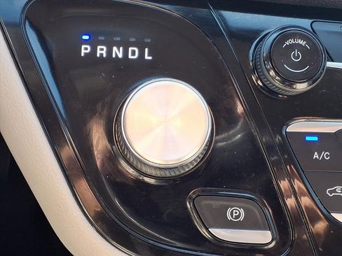 Used 2020 Chrysler Pacifica Limited image 24