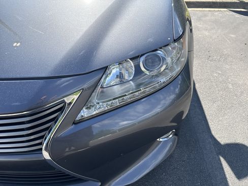 Used 2013 Lexus ES 300h w/ Luxury Pkg image 11
