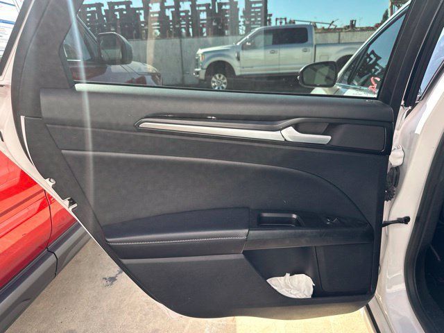 Used 2019 Ford Fusion Energi Titanium FWD image 8