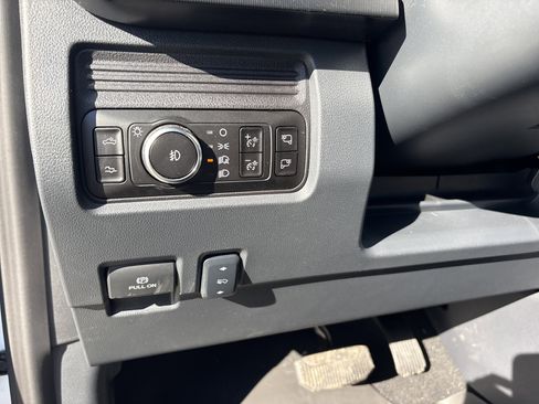 Used 2026 Ford F350 Platinum w/ Tremor Off-Road Package AWD/4WD image 13