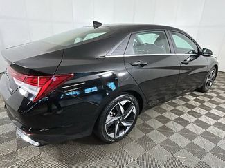 Used 2023 Hyundai Elantra Limited FWD video 3