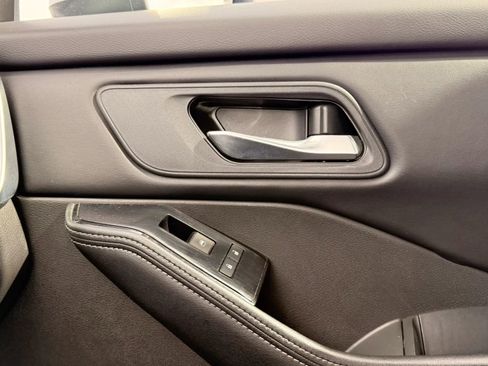 Used 2024 Nissan Rogue SV image 25