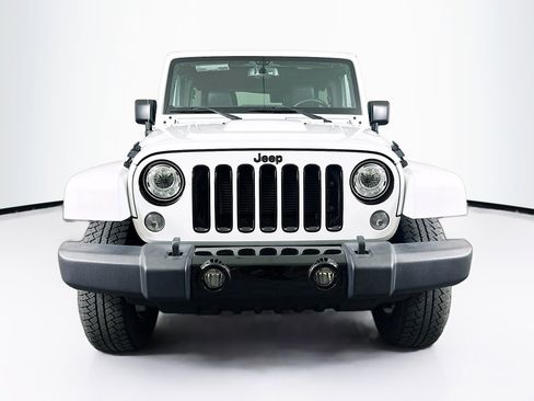 Used 2017 Jeep Wrangler Unlimited Sahara image 2