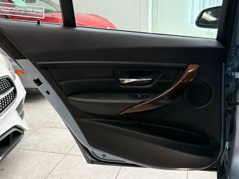 Used 2013 BMW 328i xDrive Sedan AWD/4WD image 18