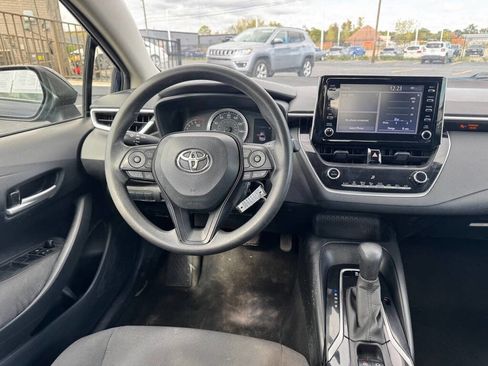 Used 2020 Toyota Corolla LE image 4