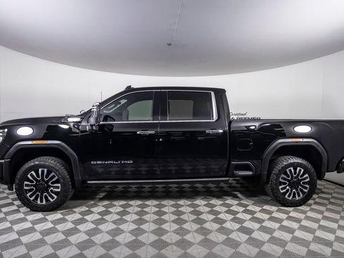Used 2024 GMC Sierra 3500 Denali Ultimate AWD/4WD image 9