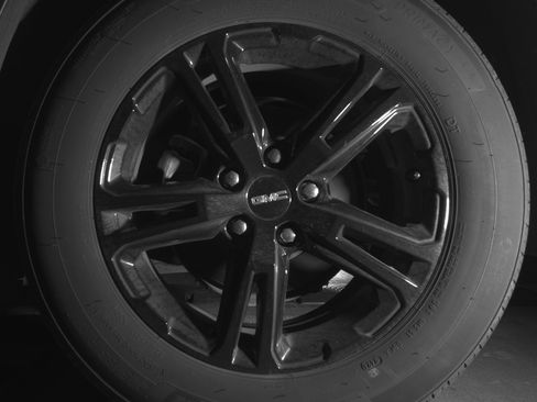 Used 2024 GMC Terrain SLE image 19