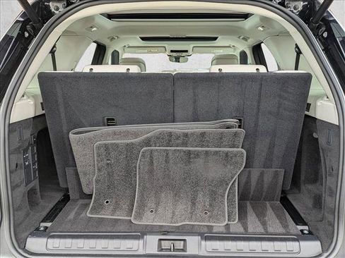 Certified 2025 Land Rover Discovery S image 6