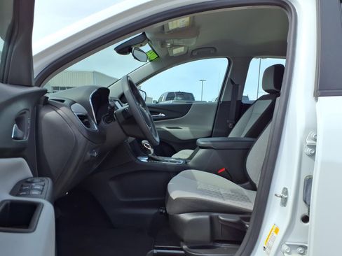 Used 2022 Chevrolet Equinox LS image 18