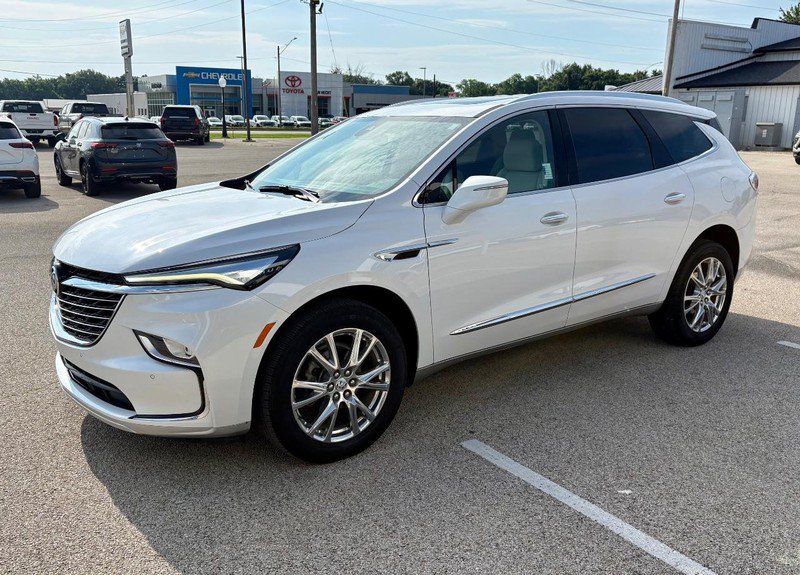 Used 2023 Buick Enclave Essence w/ Experience Buick Package FWD image 8