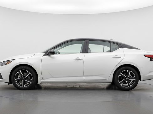 Used 2025 Nissan Sentra SV FWD image 5