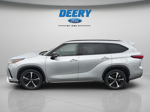 Used 2021 Toyota Highlander XSE AWD/4WD image 4