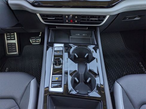 New 2024 Volkswagen Atlas Peak Edition SEL image 19