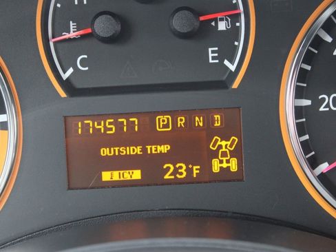 Used 2013 Nissan Armada Platinum image 41