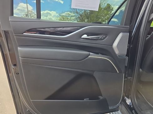 Used 2023 Cadillac Escalade ESV V image 16