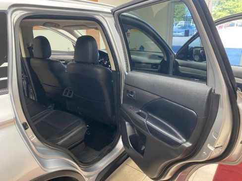 Used 2020 Mitsubishi Outlander SEL FWD image 12
