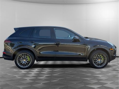 Used 2018 Porsche Cayenne S Platinum AWD/4WD image 6