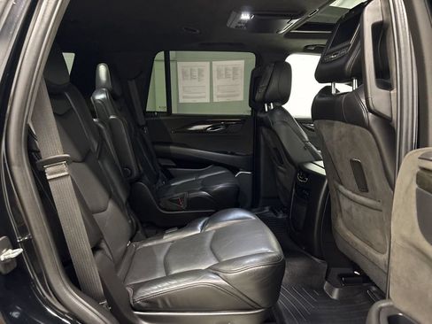 Used 2019 Cadillac Escalade Platinum AWD/4WD image 35