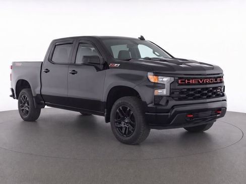 Used 2025 Chevrolet Silverado 1500 Custom Trail Boss AWD/4WD image 2