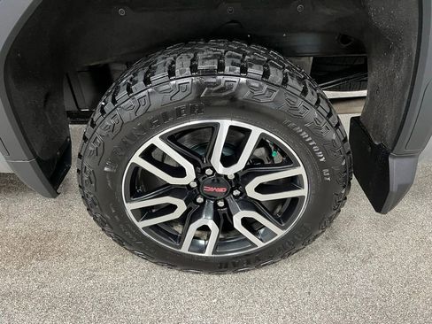 Used 2024 GMC Sierra 1500 AT4 w/ Technology Package image 19