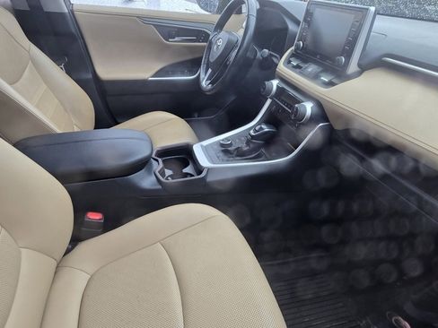 Used 2020 Toyota RAV4 Limited image 17