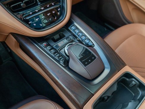 Used 2021 Aston Martin DBX image 25