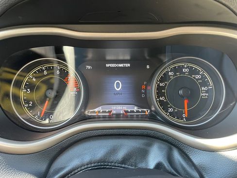 Used 2017 Jeep Cherokee Limited AWD/4WD image 30