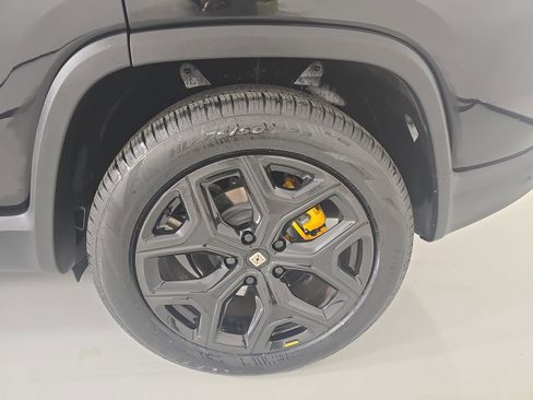 Used 2023 Rivian R1S Adventure image 10