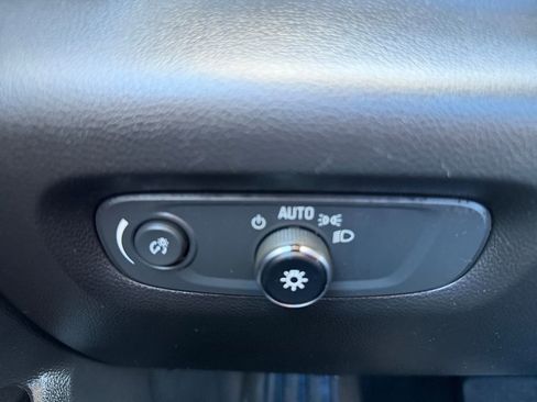 Used 2021 Chevrolet Traverse LS image 18