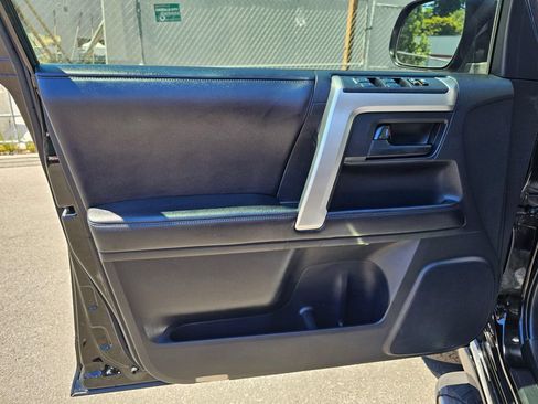 Used 2012 Toyota 4Runner Limited AWD/4WD image 22