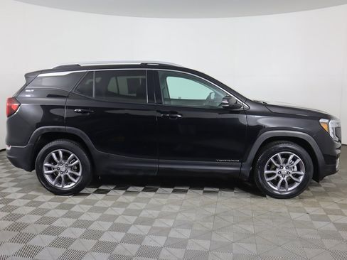Used 2024 GMC Terrain SLT image 17
