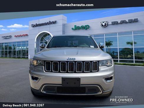 Used 2018 Jeep Grand Cherokee Limited AWD/4WD image 2