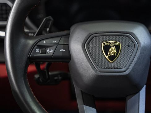 Used 2024 Lamborghini Urus S AWD/4WD image 32