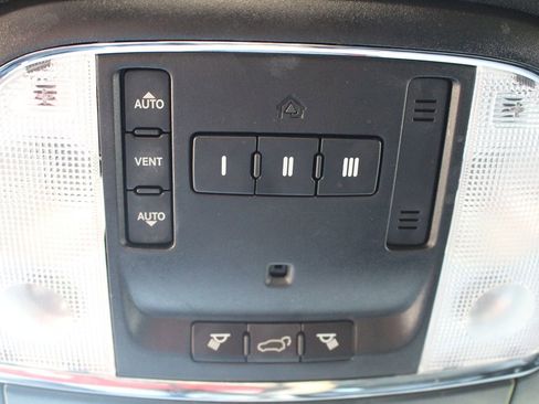 Used 2017 Jeep Grand Cherokee Limited image 32