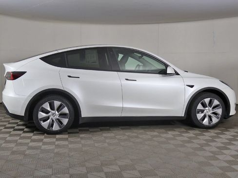 Used 2022 Tesla Model Y Long Range AWD/4WD image 22
