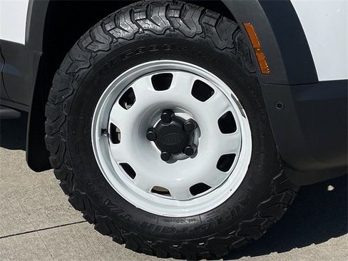 Used 2023 Land Rover Defender 110 S image 8