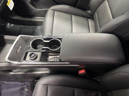 New 2026 Chevrolet Equinox LT w/ Convenience Package II image 28