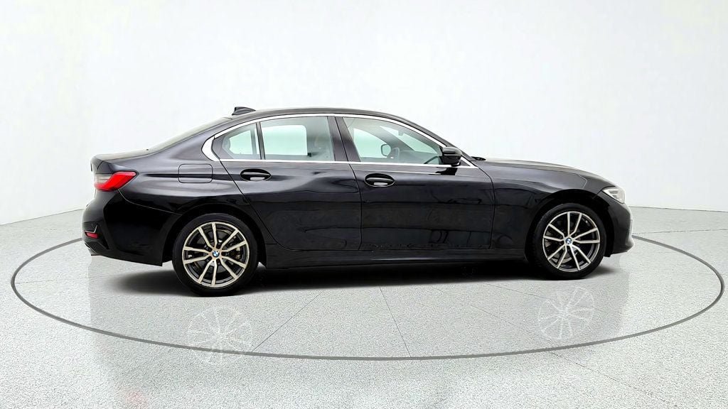 Used 2020 BMW 330i xDrive Sedan w/ Convenience Package AWD/4WD image 4