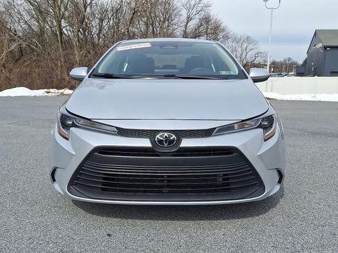 Used 2025 Toyota Corolla LE FWD image 2