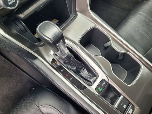 Used 2018 Honda Accord Touring image 17