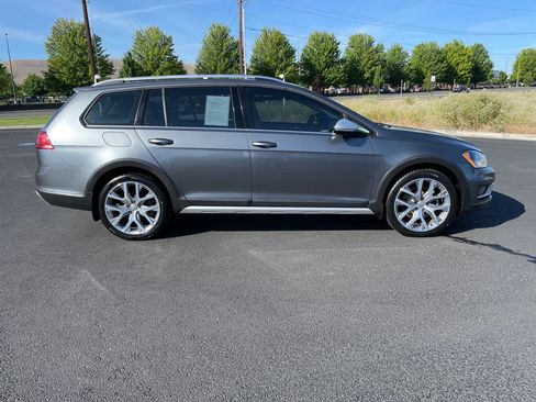 Used 2017 Volkswagen Golf Alltrack SEL AWD/4WD image 2