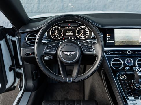 Used 2022 Bentley Continental GT image 24
