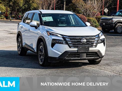 Used 2025 Nissan Rogue SV image 5