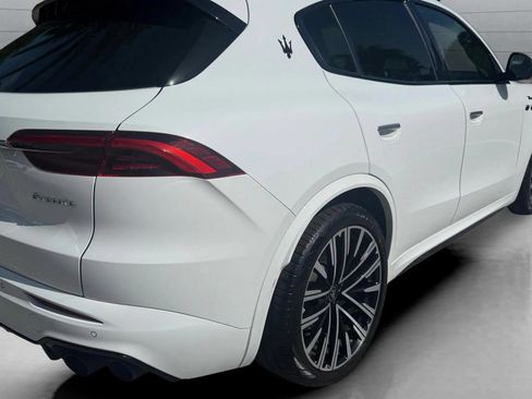 Certified 2023 Maserati Grecale Modena AWD/4WD image 18